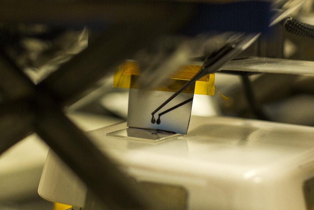 Kim group published Nature Materials about high performance paint-on plastic electronics